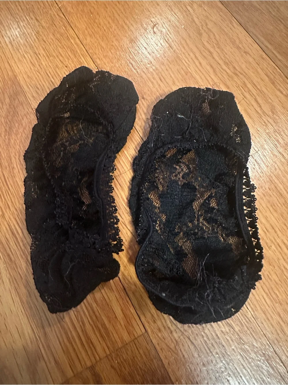 HUE Black Lace No-Show Liner Socks